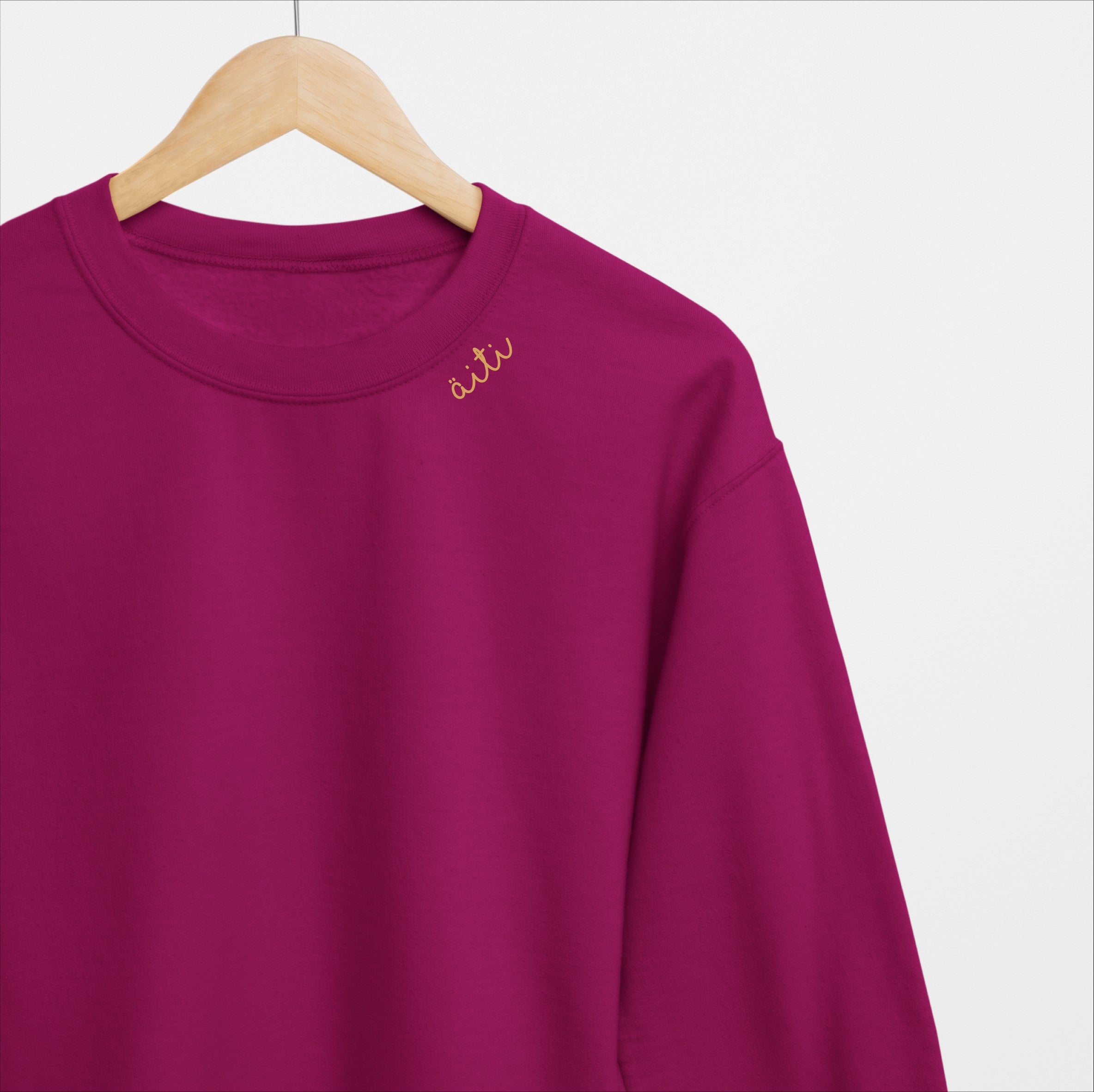 Embroidered Collar Organic Cotton Sweatshirt "Äiti" (FI)