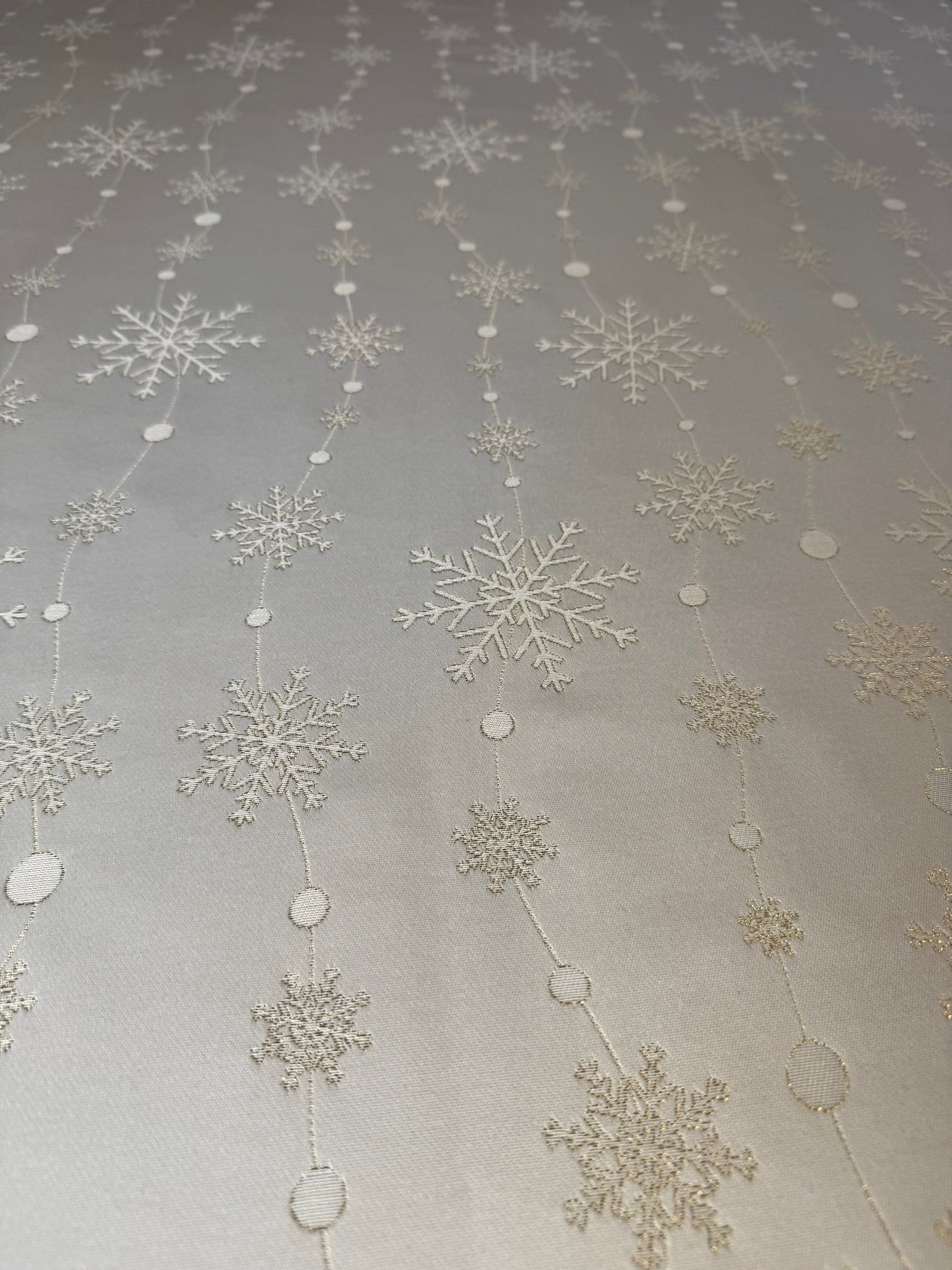 Round Tablecloth - Golden Snowfall