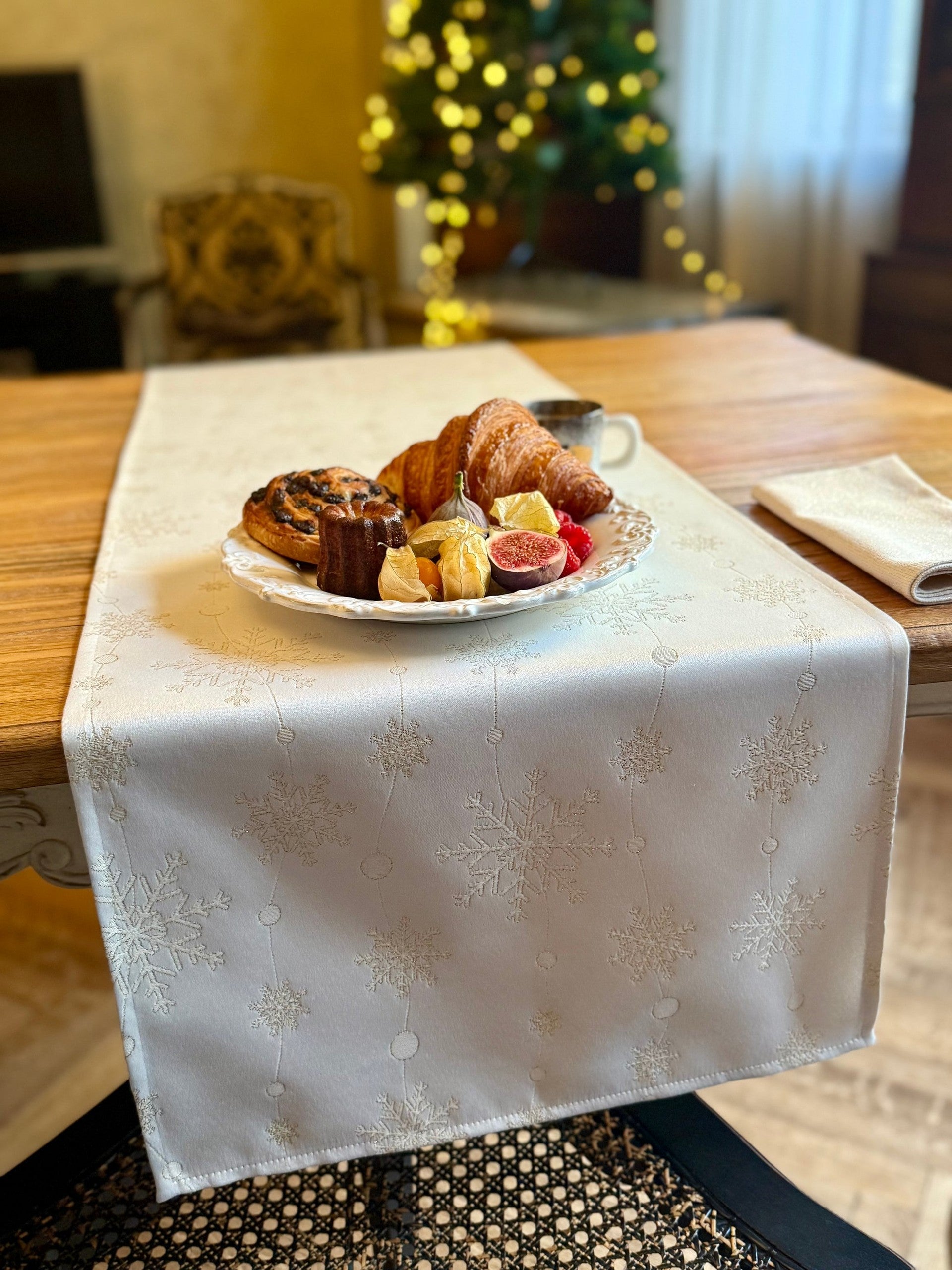 Table Runner - Golden Snowfall