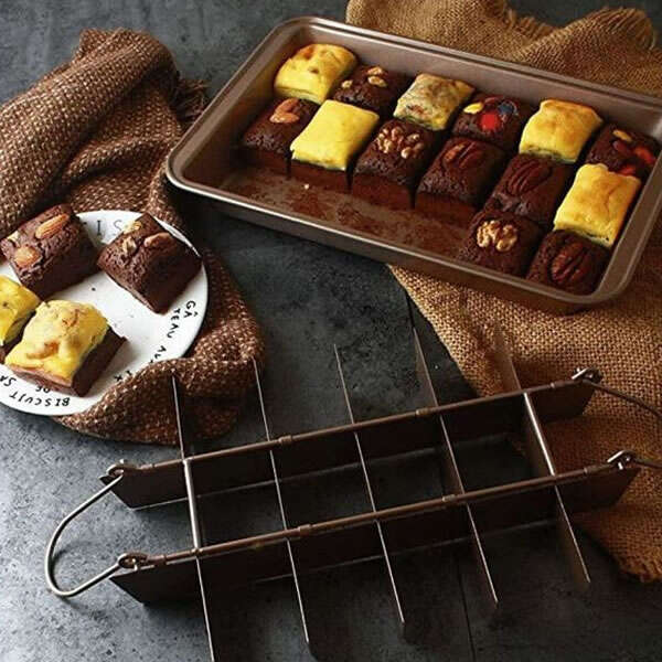 Baking pan with dividers - CakeyBakey - AI WEB SHOP