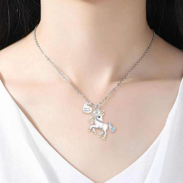 An irresistible necklace - UniLove - AI WEB SHOP